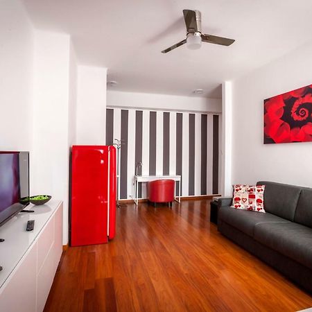 Bright House In Milanアパートメント エクステリア 写真