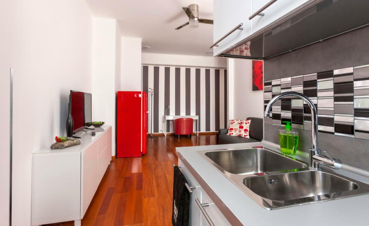 Bright House In Milanアパートメント エクステリア 写真