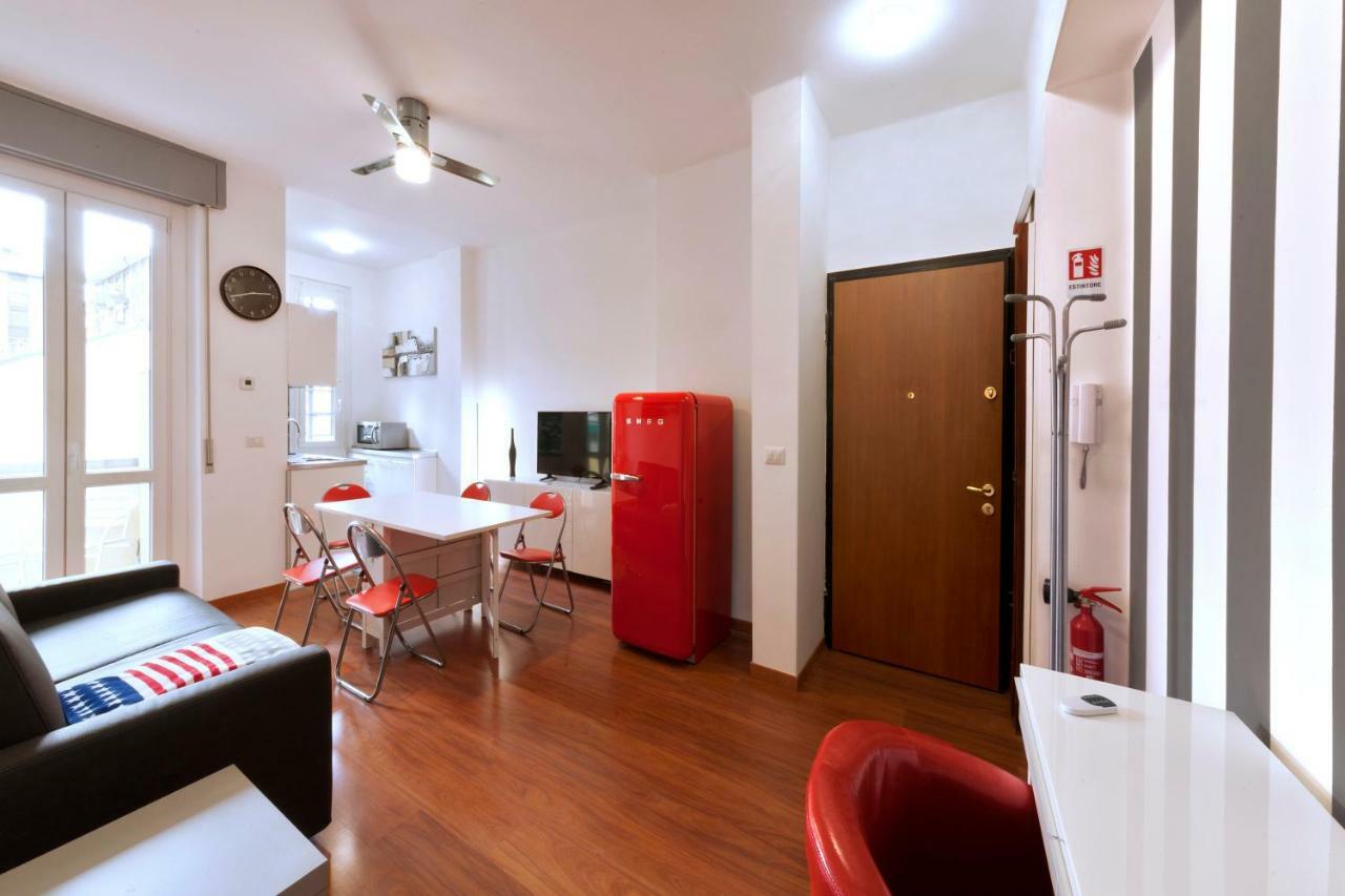 Bright House In Milanアパートメント エクステリア 写真
