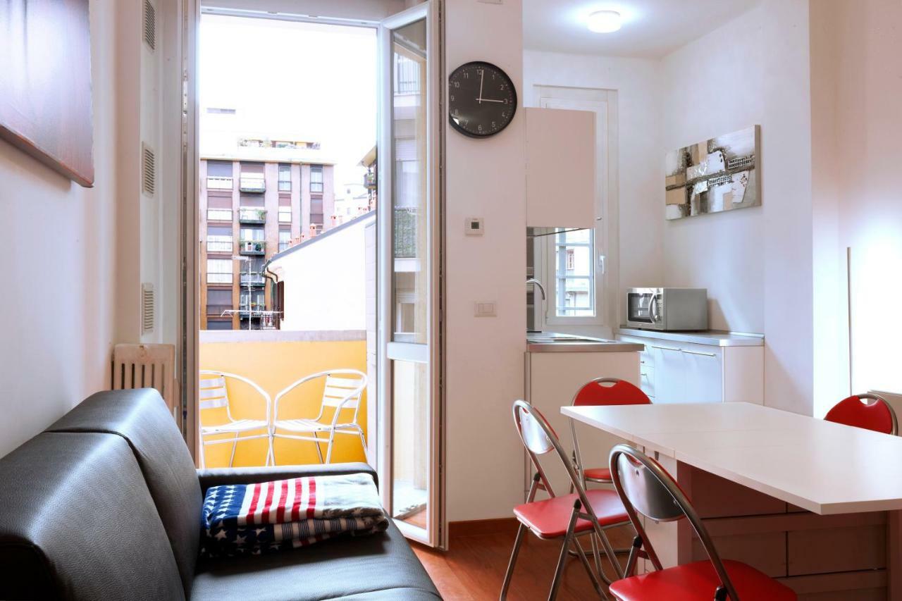 Bright House In Milanアパートメント エクステリア 写真